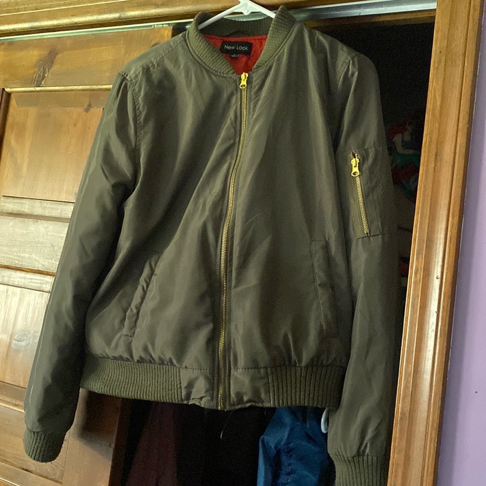 NEW LOOK olive green women’s bomber jacket